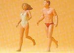 Preiser 45018 Couple Racing On Beach
