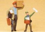Preiser 45063 Porter with Luggagenewspaper Seller