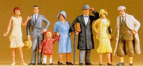 Preiser 65300 Standing Passers By 1925 (7)