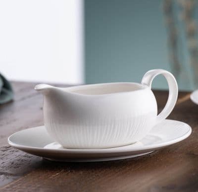 Belleek Living Erne Gravy Sauce Boat and Tray