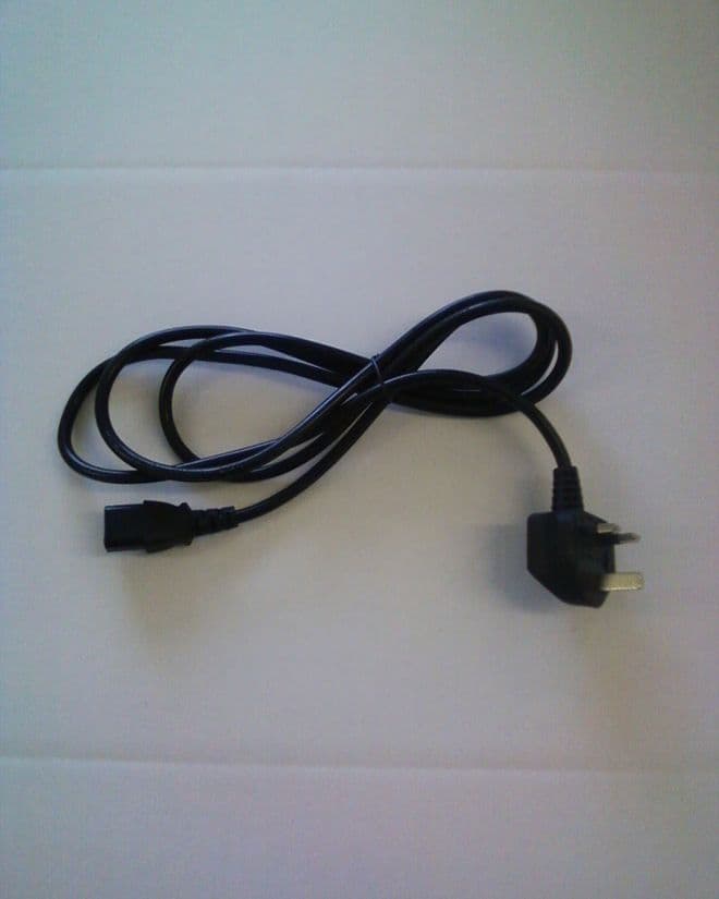 UK 13a/IEC Power supply cable - B007
