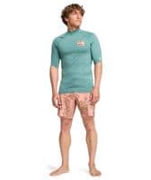 BILLABONG MENS RASH GUARD VEST.GREEN RE ISSUE BACKPRINT UPF50+ SURFER TOP S26