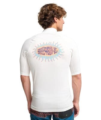 BILLABONG MENS RASH GUARD VEST.WHITE RE ISSUE BACKPRINT UPF50+ SURFER TOP S26