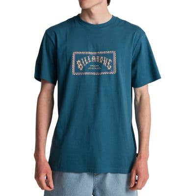 BILLABONG MENS T SHIRT.ARCH FRAME PREMIUM TEAL COTTON SHORT SLEEVED TEE TOP S26