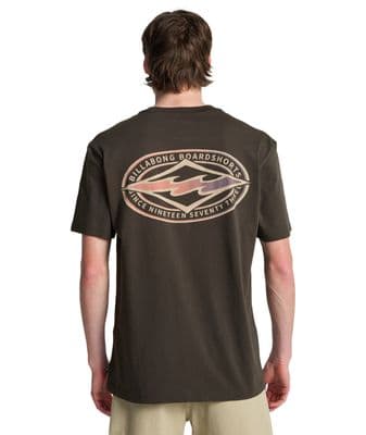 BILLABONG MENS T SHIRT.DIAMOND VISION BACKPRINT BLACK SHORT SLEEVE TEE TOP S26