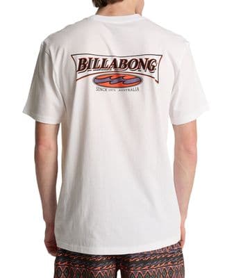 BILLABONG MENS T SHIRT.NEW BURLEIGH BACKPRINT WHITE SHORT SLEEVED TEE TOP S26