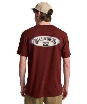 BILLABONG MENS T SHIRT.NEW ORBIT ARCH BACKPRINT RED SHORT SLEEVED TEE TOP S26