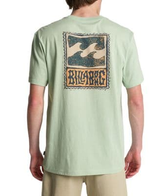BILLABONG MENS T SHIRT.NEW STAMP GREEN BACKPRINT SHORT SLEEVED CREW TOP TEE S26