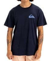QUIKSILVER MENS T SHIRT.NEW WINDOW PANE BACKPRINT NAVY SHORT SLEEVED TOP S25