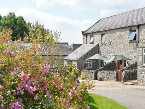 Buxton Holiday Cottages with dogs Derbyshire