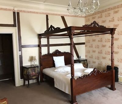 Four Poster Bed in Mahogany