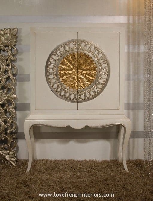 Luxus Bar or Drinks Cabinet Carved Handles