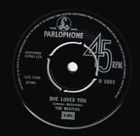 THE BEATLES She Loves You Vinyl Record 7 Inch Parlophone 1976 45rpm Green Picture Sleeve 4-Prong