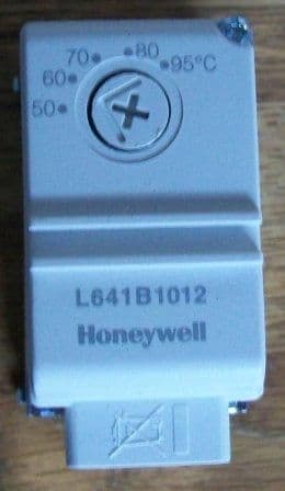 Honeywell L641 Hot Water Pipe Thermostat - 32000360