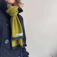 Cashmere Scarf With Contrasting Edge < Fashion accessories | PLUM & IVORY LTD