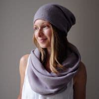 Cashmere Beanie Hat < Fashion accessories | PLUM & IVORY LTD