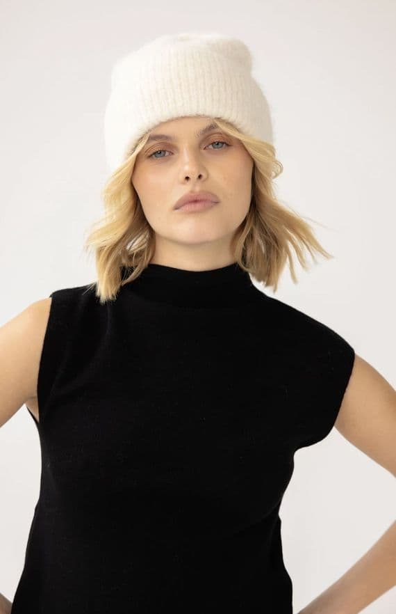 Off White Alpaca Beanie Hat < Sample Sale I PLUM & IVORY LTD