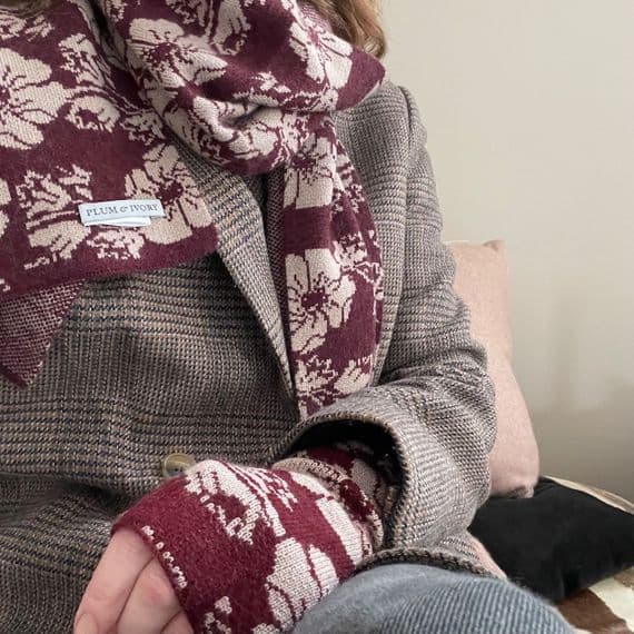 Women's Cashmere Scarves Burgundy < Fashion accessories | PLUM & IVORY LTD