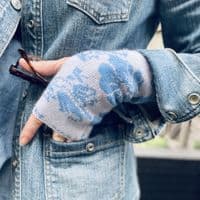 Women's Cashmere Wrist Warmers Blue < Fashion accessories | PLUM & IVORY LTD