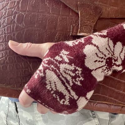 Women's Cashmere Wrist Warmers Burgundy