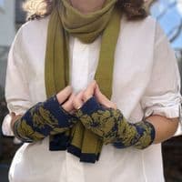 Women's Cashmere Wrist Warmers Green & Blue < Fashion accessories | PLUM & IVORY LTD