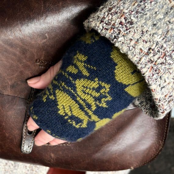 Women's Cashmere Wrist Warmers Green & Blue < Fashion accessories | PLUM & IVORY LTD