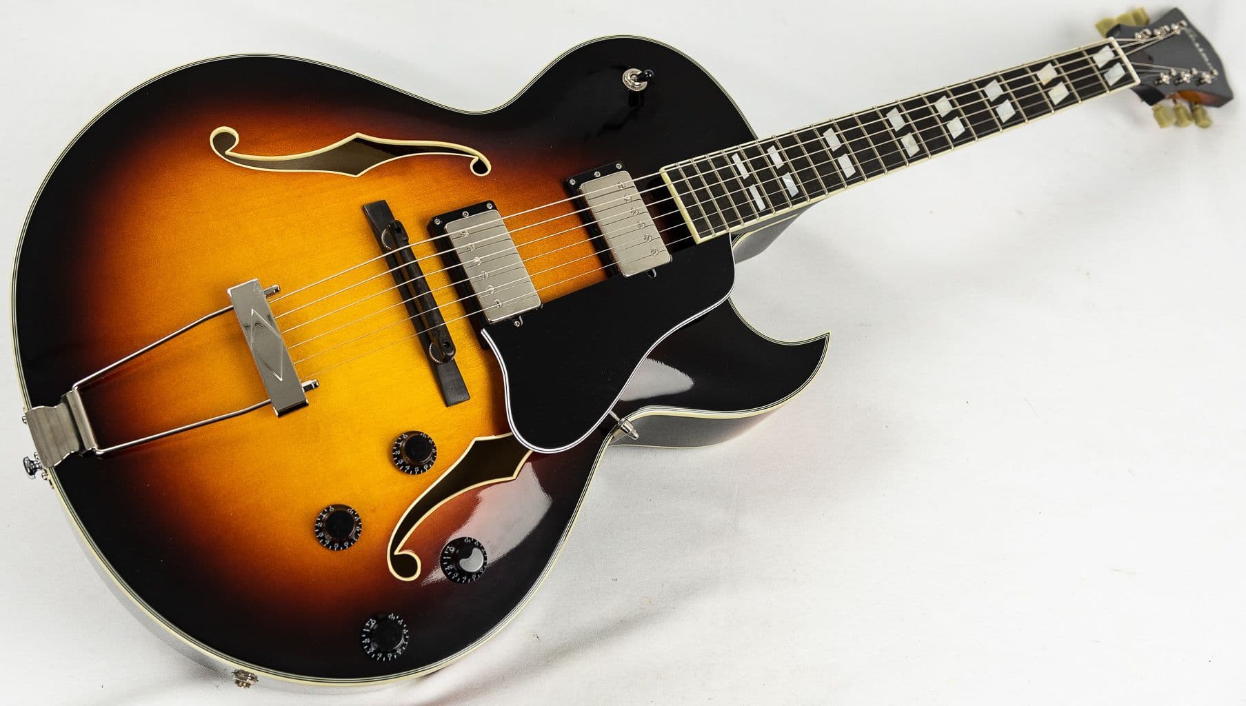 Eastman AR372CE Sunburst Guitar with Case