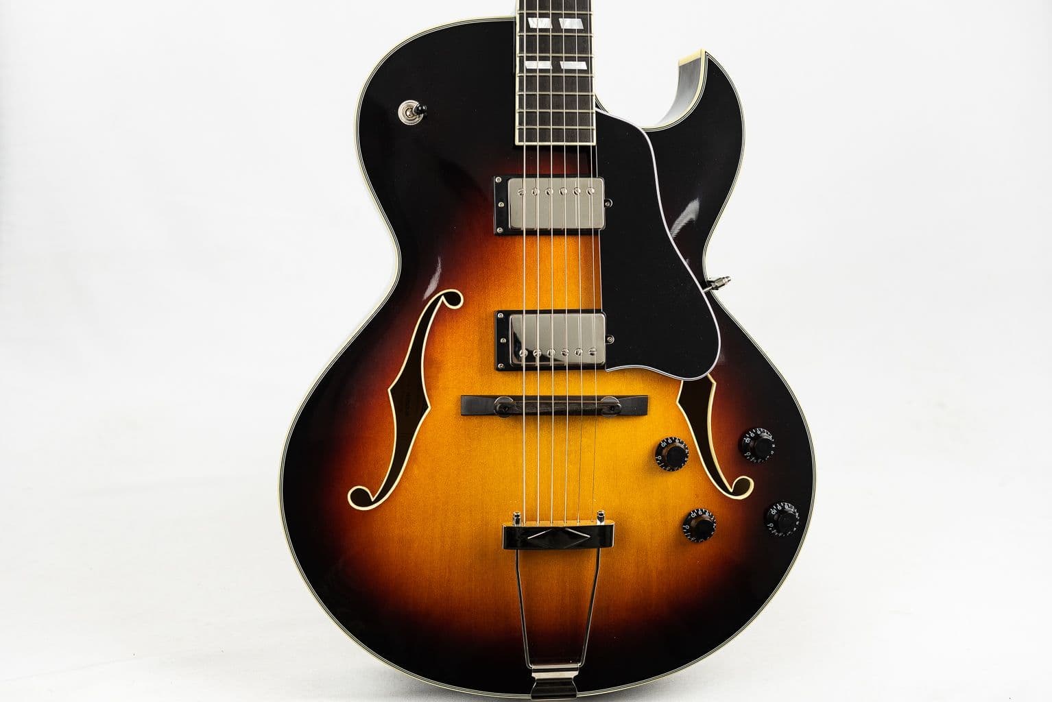 Eastman AR372CE Sunburst Guitar with Case