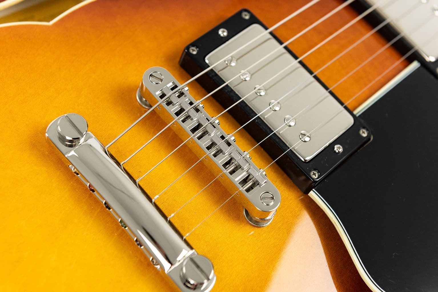 Eastman T386 Sunburst guitar with Case