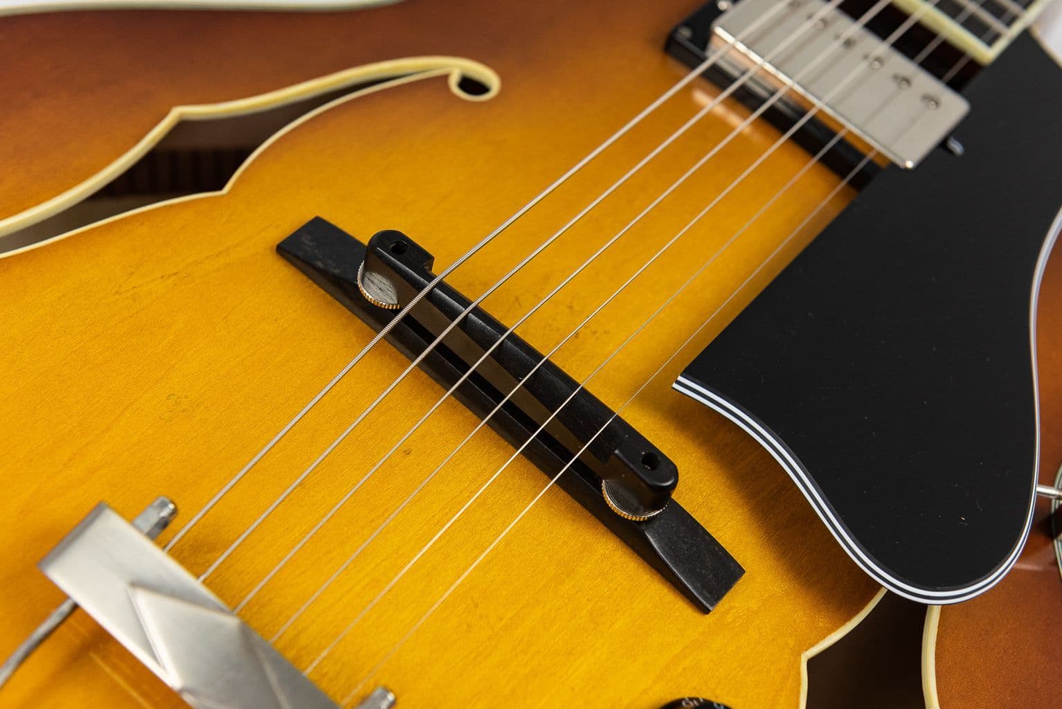 Eastman T49/v GB Goldburst with Case