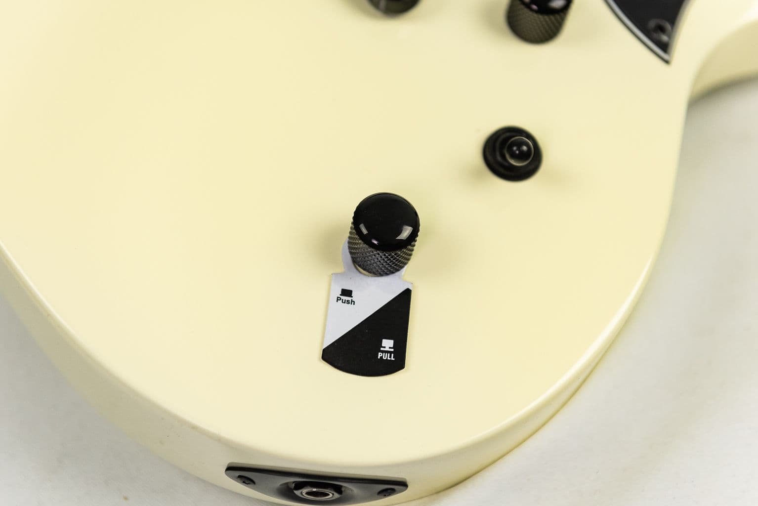 LTD Viper 256 OW Olympic White Ex Demo Guitar