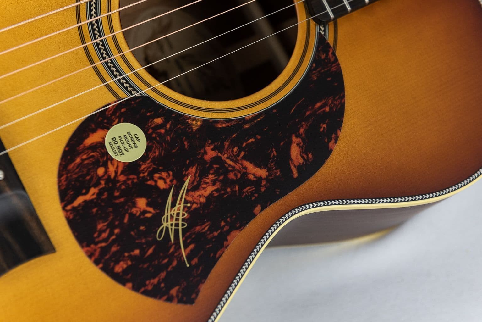 Maton EBG808 Nashville Guitar inc Case