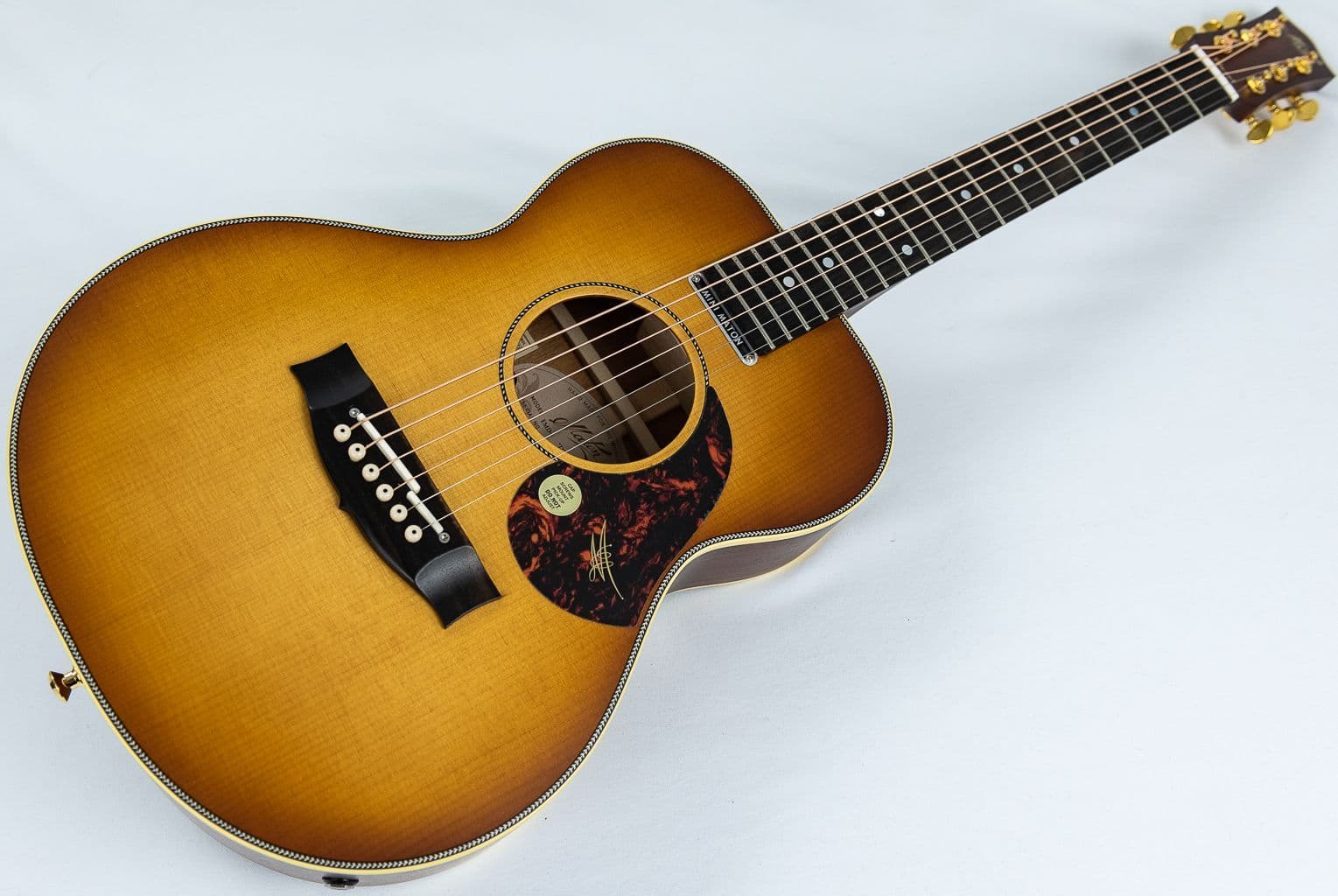 t*4様 MATON EMD6 (Mini Maton Diesel Speci Maton Guitars EMD6 Diesel Mini - 16839 | Artisan Guitars