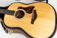 Taylor Gold Label Collection 517e Guitar, Natural Top, with Case