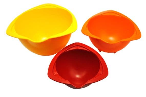Children's Baking Mixing Bowls. Set of 3. Brilliant for those little helping hands. S7361