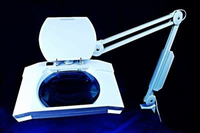 Magnifying Lamp Light 3 Magnfication. Daylight Bulb. Perfect for Beauty, Craft, Hobby, Dental etc. V5100