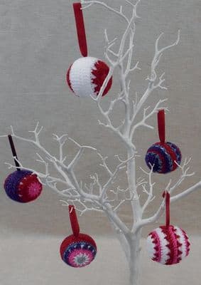 Glitter Baubles Crochet Pattern FREE