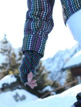 Regia Active Diagonal striped ladies wrist warmers Knitting Pattern FREE