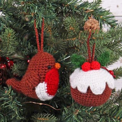 Trimits Amigurumi Crochet Kit – Robin & Christmas Pudding Set