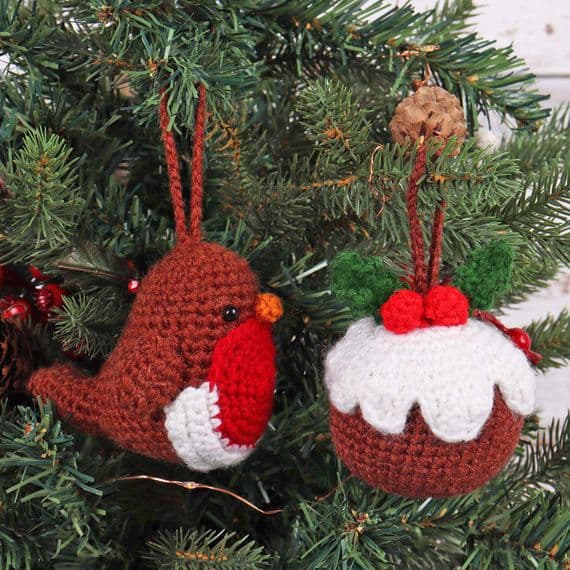 Trimits Amigurumi Crochet Kit – Robin & Christmas Pudding Set