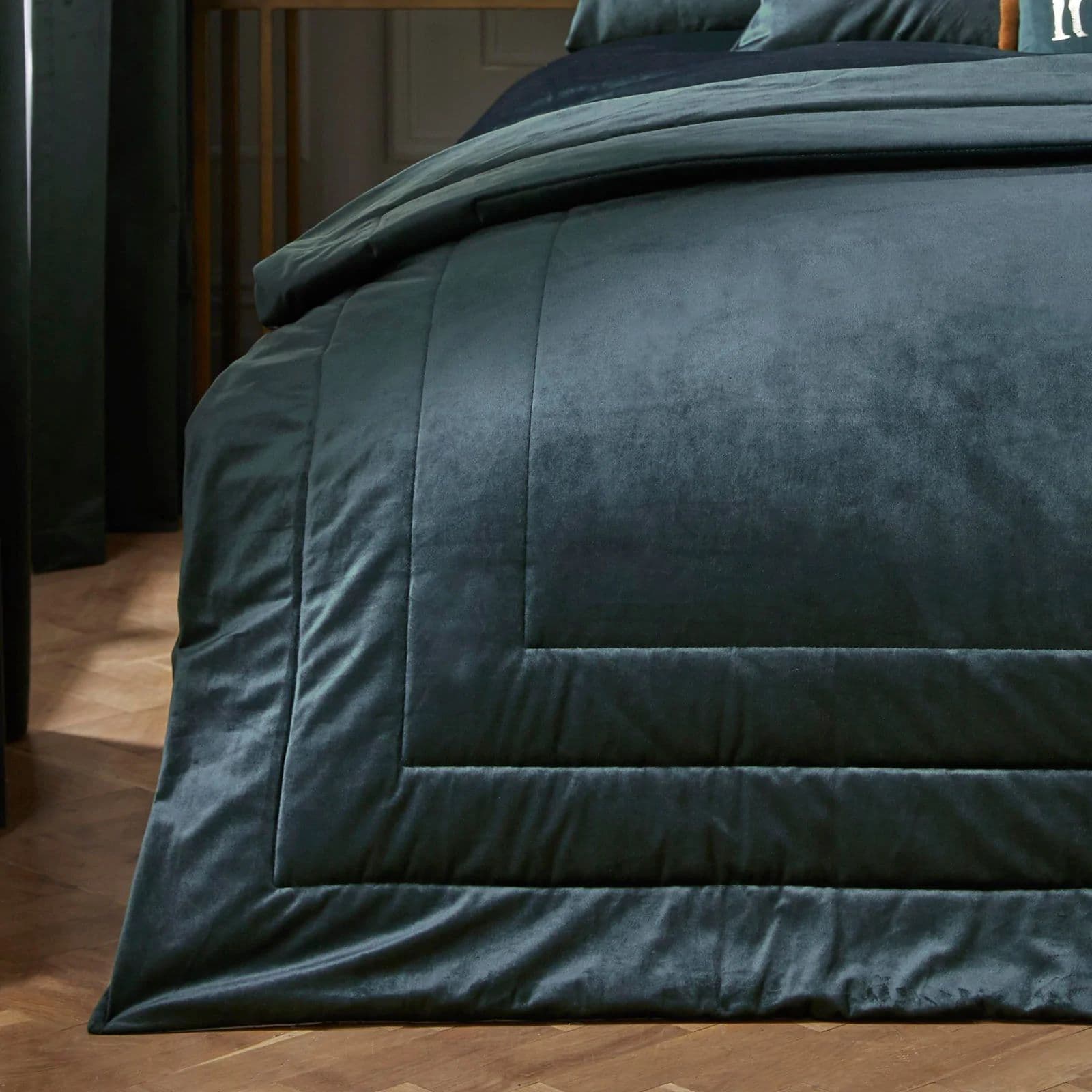 Laurence Llewelyn-Bowen Bedspread, Polyester, Linen Beige, 220 x 150 cm