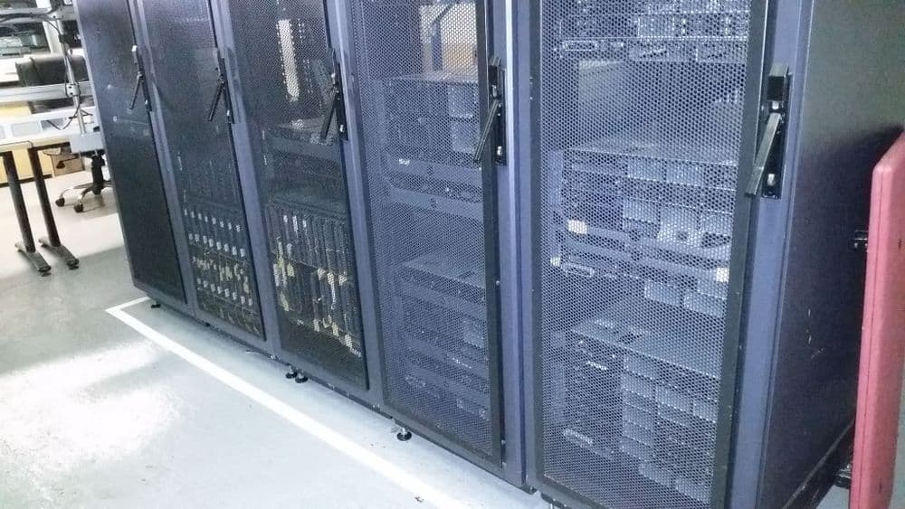 HP C7000 BladeSystem w/ 16 x BL460c G7 Server Blades 32 x QUAD CORE ...