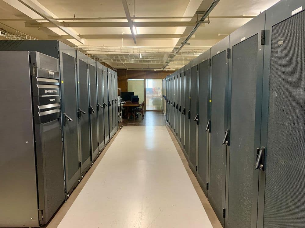 Scalable AI Data Center Setup HPC GPU Hybrid Cloud 100 GPU Capacity