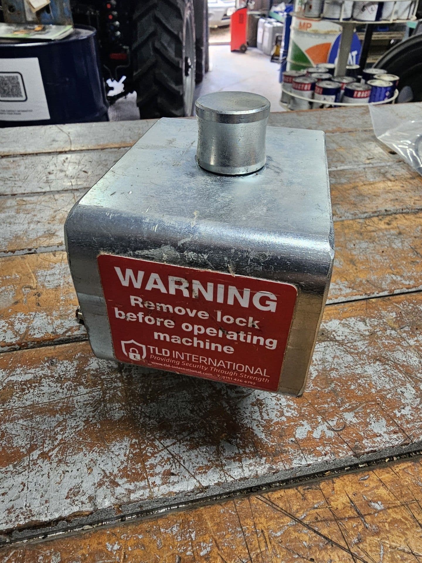 HEAVY DUTY TRAILER TOWING EYE LOCK