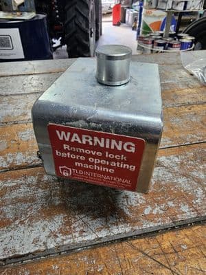 HEAVY DUTY TRAILER TOWING EYE LOCK