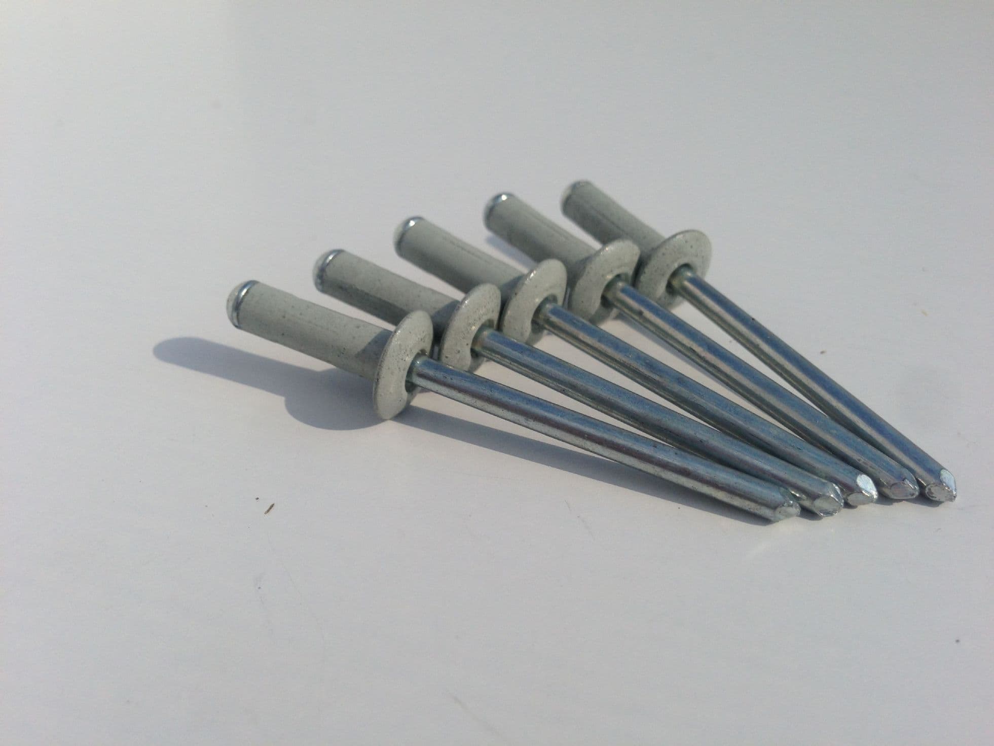 Gw Rivets Light Grey Goosewing Rivets
