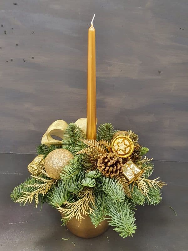 gold Christmas posy