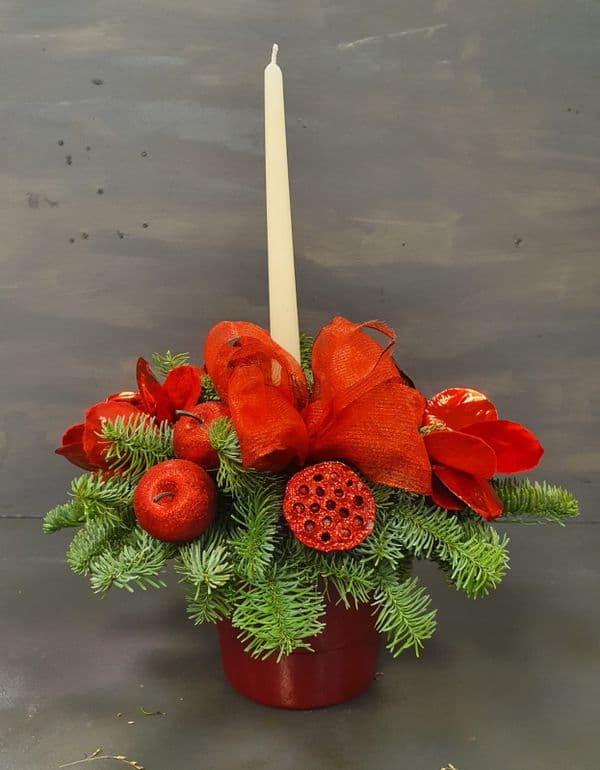 red Christmas posy