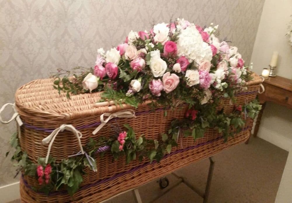SPRAY 3 (4ft coffin spray, Garland extra cost)