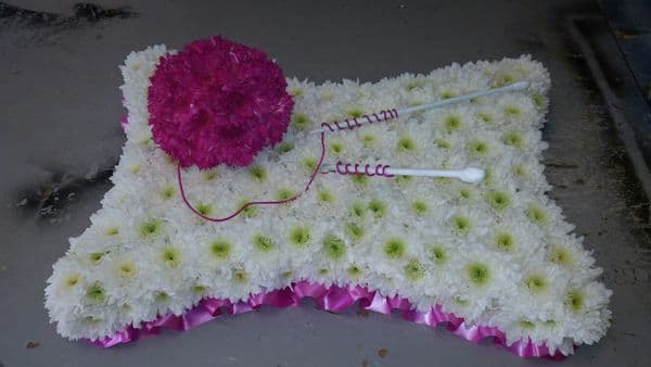 TRIBUTE KNITTING SET